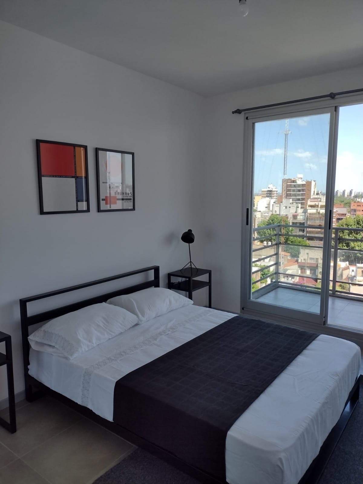 Cama Minimalista Tuxon 140x190 base entera con cabecera desmontable