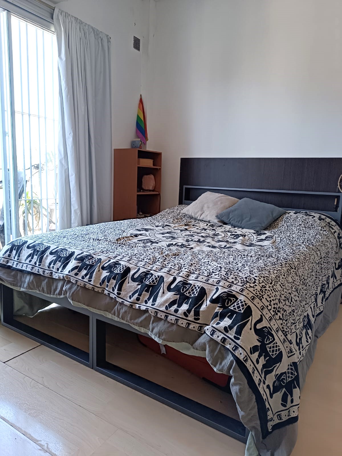 Cama Minimalista Tuxon 160x200 Dividida en dos modulos con cabecera