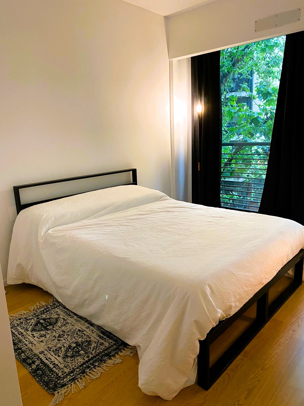 Cama Minimalista Tuxon 160x200 Dividida en dos modulos con cabecera