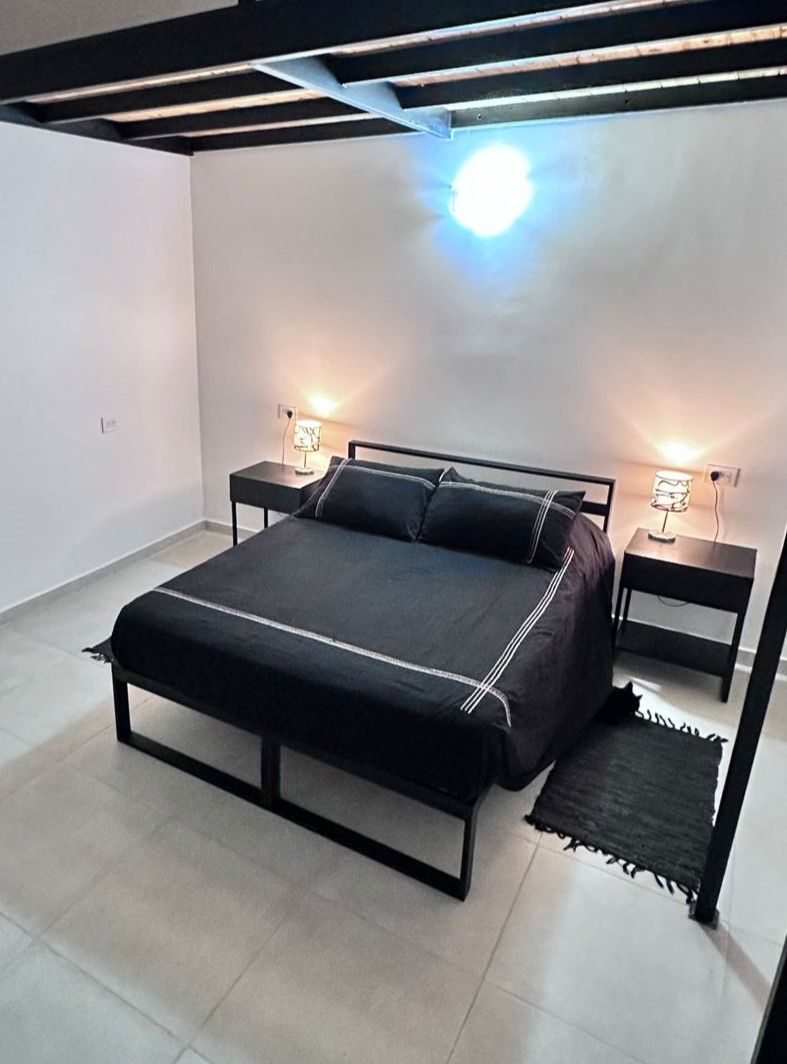 Cama Minimalista Tuxon 160x200 Dividida en dos modulos con cabecera