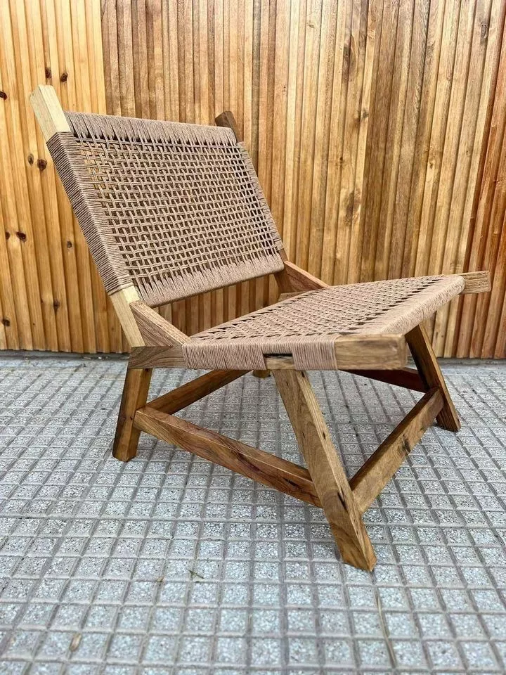 POLTRONA DE MADERA NATIVA TEJIDA CON HILO KRAFT